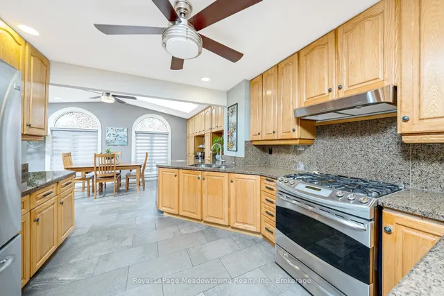 Additional image 16 of 738 Robertson Cres