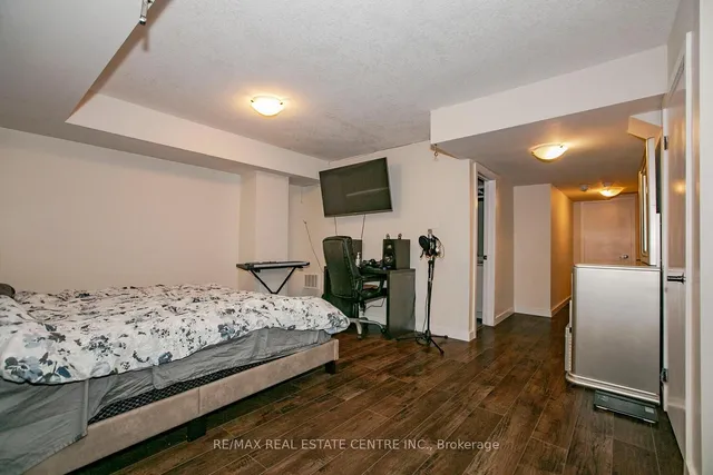 Additional image 13 of 8 Edsel Rd