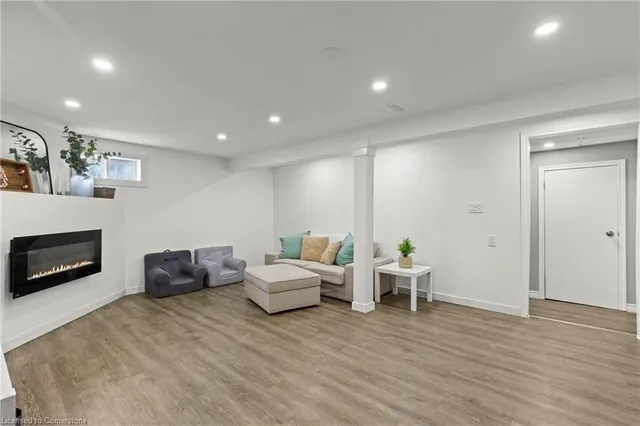 Additional image 18 of 3 Electra Crt