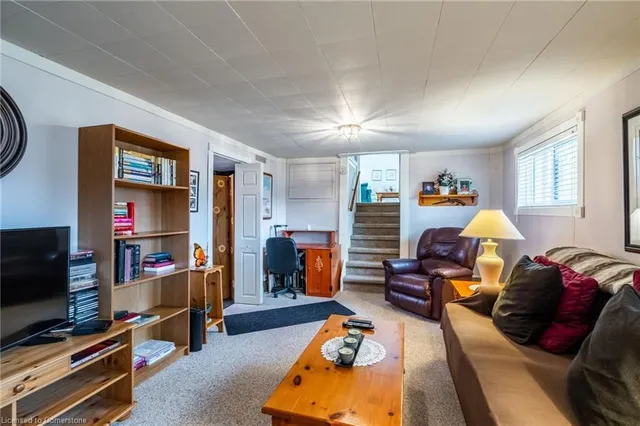 Additional image 33 of 611 Woodview Rd