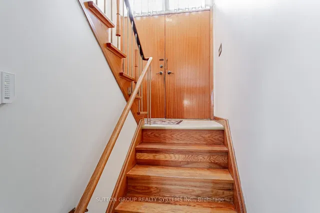 Additional image 19 of 994 Streamway Cres