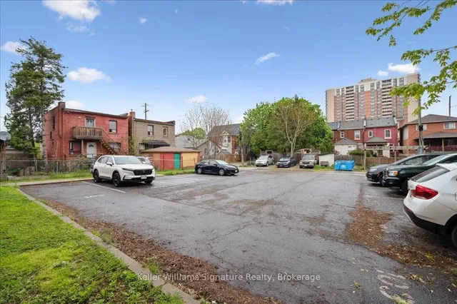 Additional image 24 of 28 Victoria Ave Unit 104