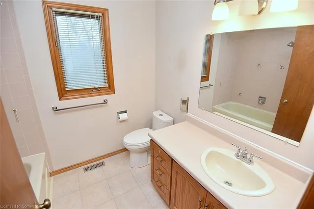 Additional image 31 of 35 Daffodil Cres