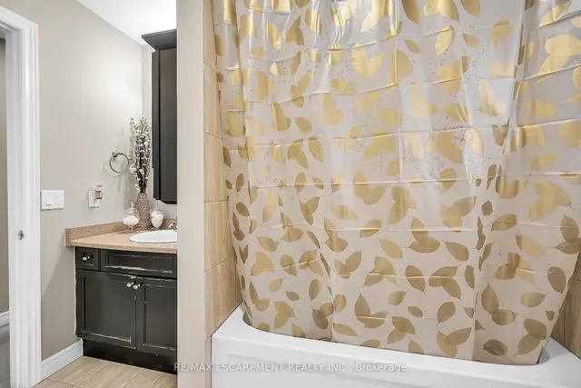 Additional image 30 of 8 Charleswood Cres