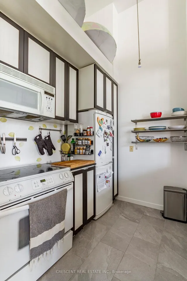 Additional image 21 of 915 King St Unit 208