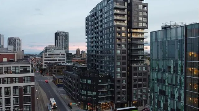 1 Victoria St Unit 812