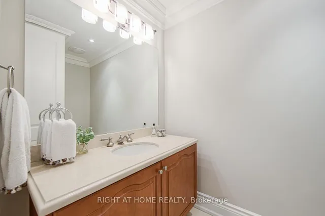 Additional image 18 of 2916 Bayview Ave