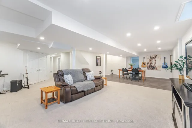 Additional image 33 of 1660 Dempsey Cres