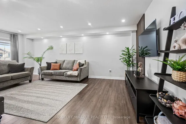 Additional image 27 of 66 Crafter Cres