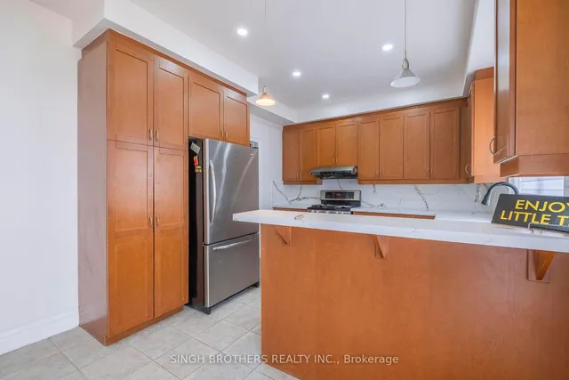 Additional image 32 of 78 Mainard Cres