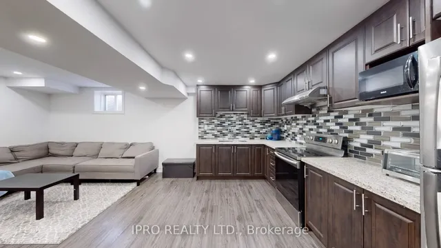 Additional image 40 of 28 Troyer St