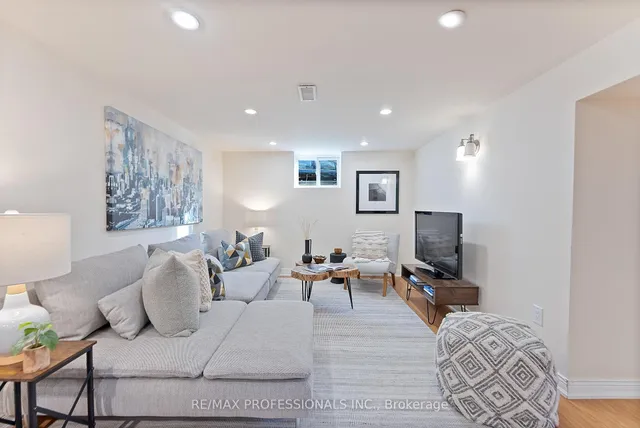 Additional image 31 of 10 Woodbury Pl