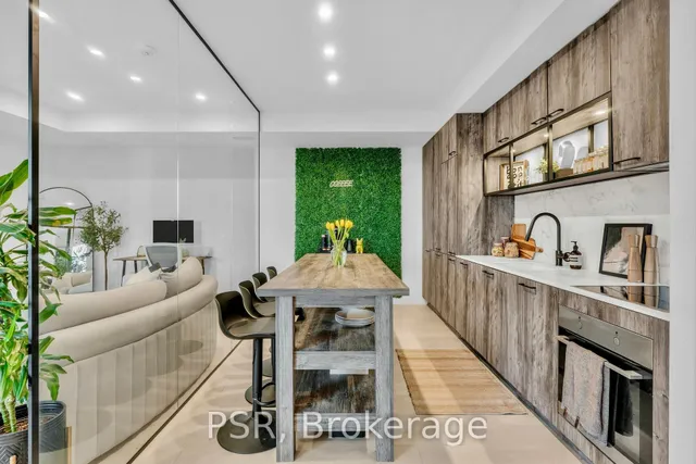 Additional image 10 of 505 Richmond St Unit 1025