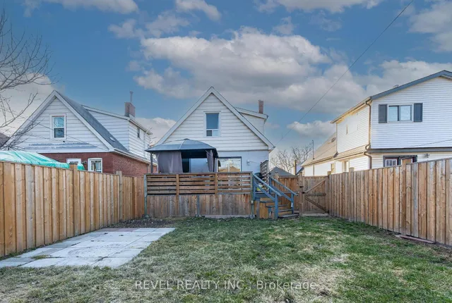 Additional image 24 of 64 Barons Ave