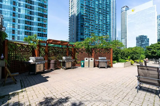 Additional image 30 of 65 Harbour Sq Unit 1910