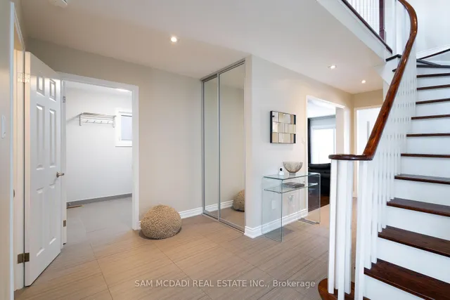 Additional image 2 of 1555 Sir Monty's Dr