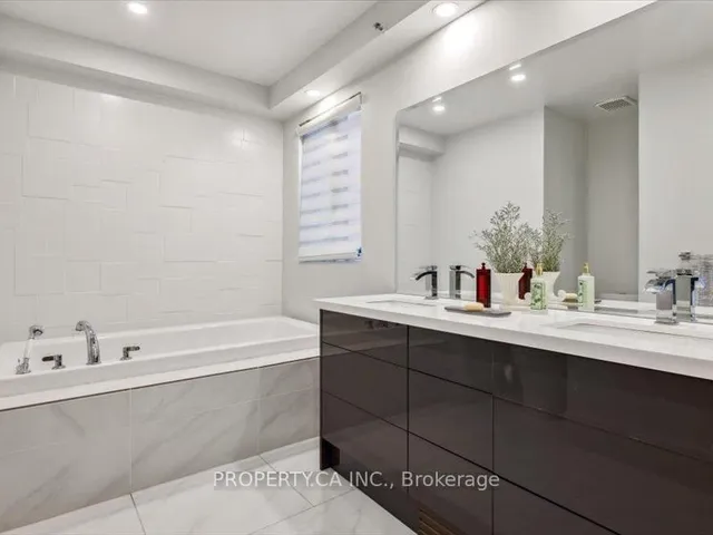 Additional image 12 of 670 Richmond St Unit 204