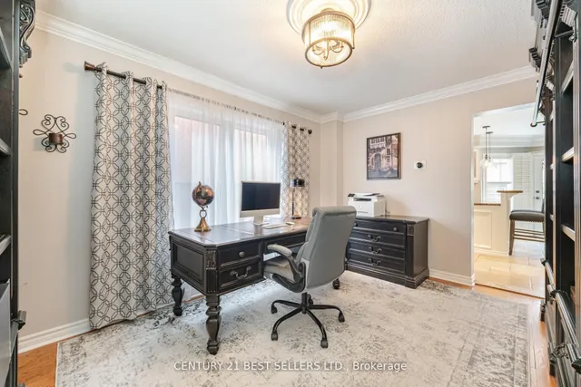 Additional image 13 of 657 Savoy Cres