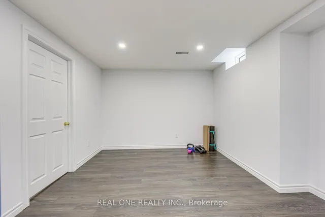 Additional image 39 of 2075 Banbury Cres