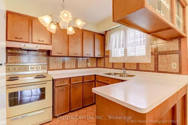 Additional image 8 of 77 Fontainbleau Dr