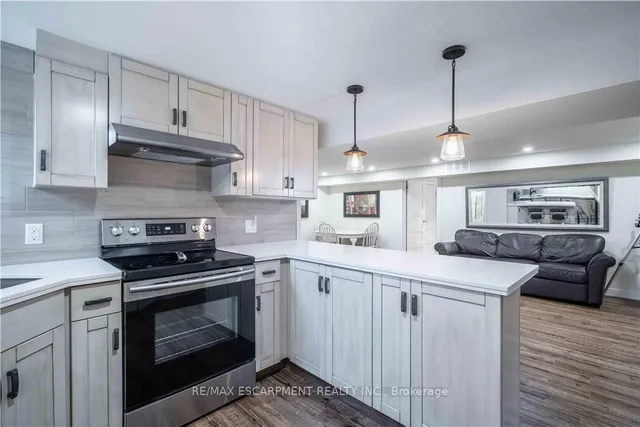 Additional image 32 of 56 Oakley Crt