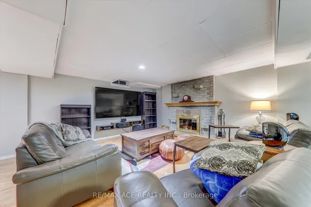 Additional image 31 of 17 Plumrose Blvd