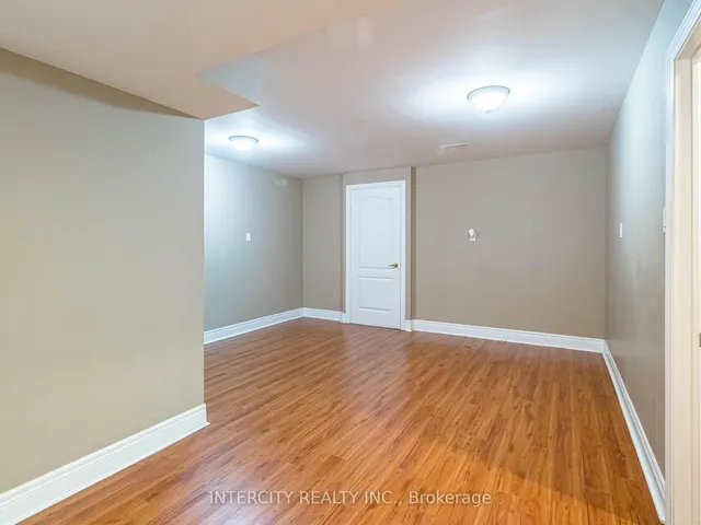 Additional image 28 of 35 Fontainebleu Rd