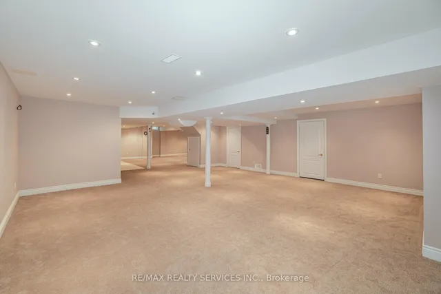 Additional image 37 of 32 Radial St