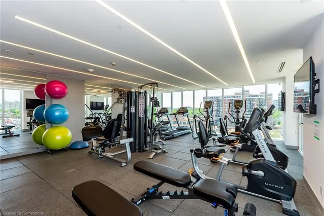 Additional image 9 of 2025 Maria St Unit 1001