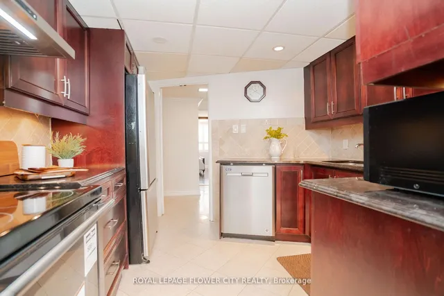 Additional image 16 of 3650 Kaneff Cres Unit 801