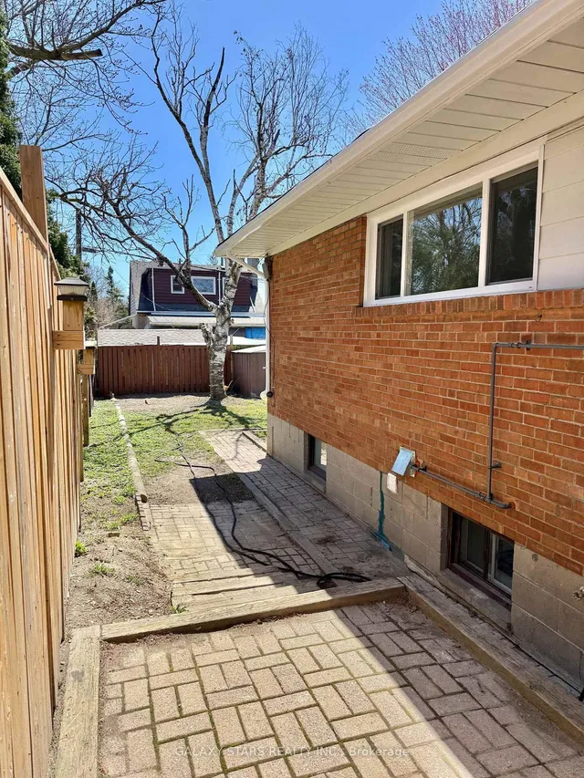 Additional image 48 of 57 Moorecroft Cres