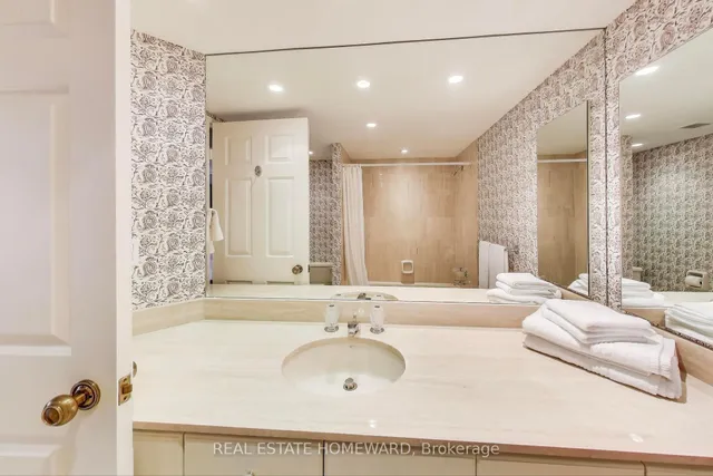 Additional image 30 of 130 Carlton St Unit 804