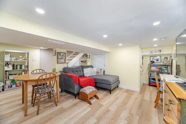 Additional image 40 of 165 Islington Ave