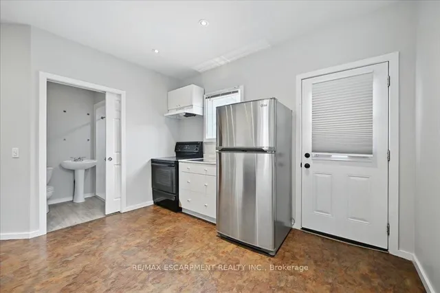 Additional image 16 of 15 Huron St