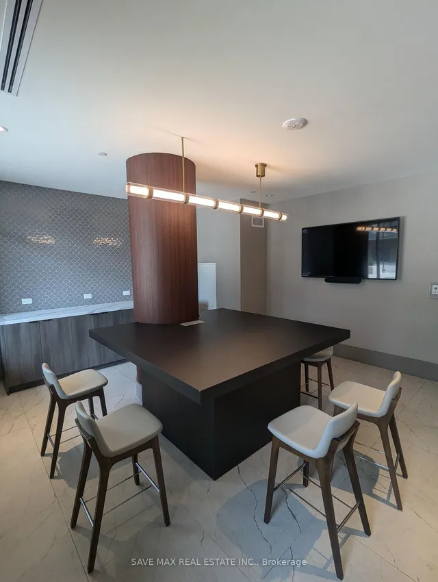 Additional image 18 of 55 Duke St Unit 2309