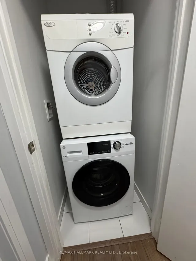 Additional image 17 of 30 Roehampton Ave Unit 418