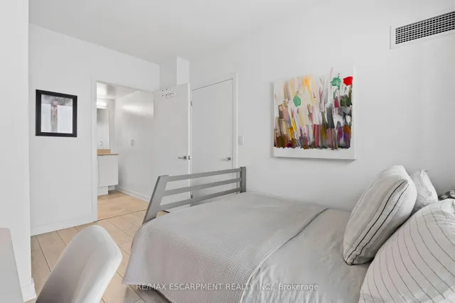 Additional image 8 of 3210 Dakota Common Unit A616