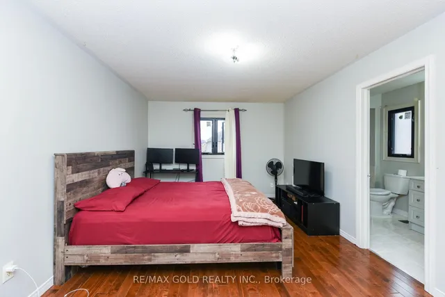 Additional image 27 of 17 Penguin Lane