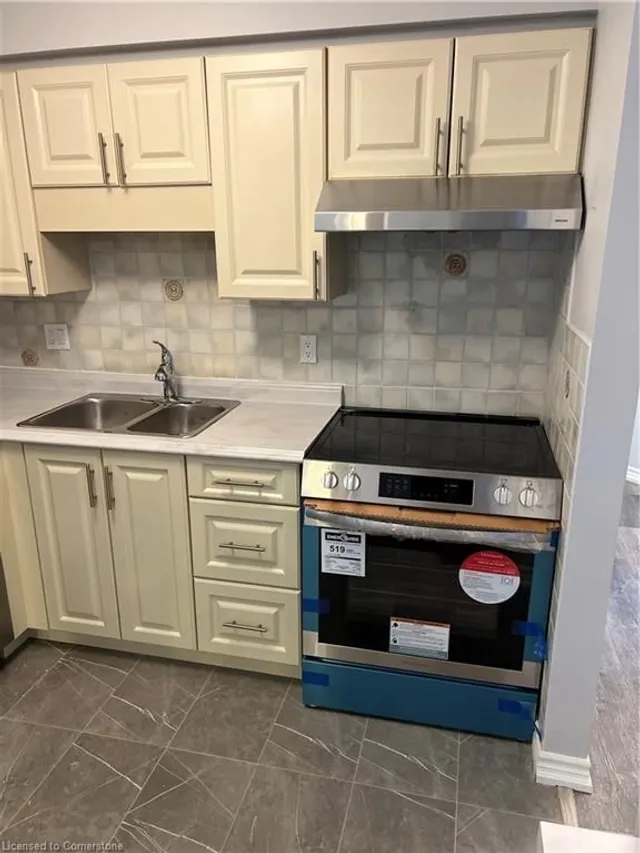 Additional image 6 of 3085 Kingsway Dr Unit 59