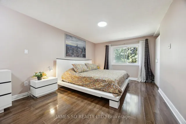 Additional image 12 of 32 Relroy Crt