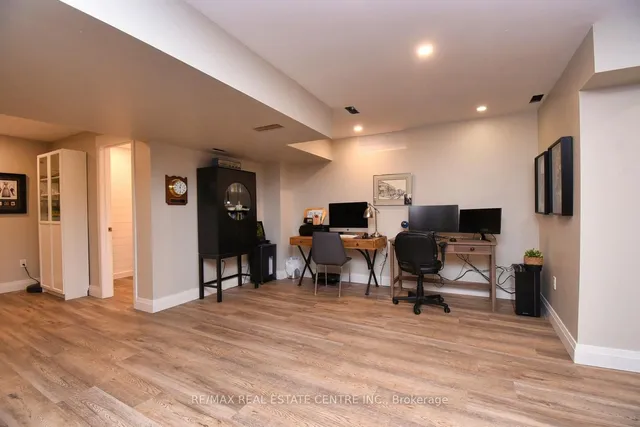 Additional image 33 of 47 Surrey Dr