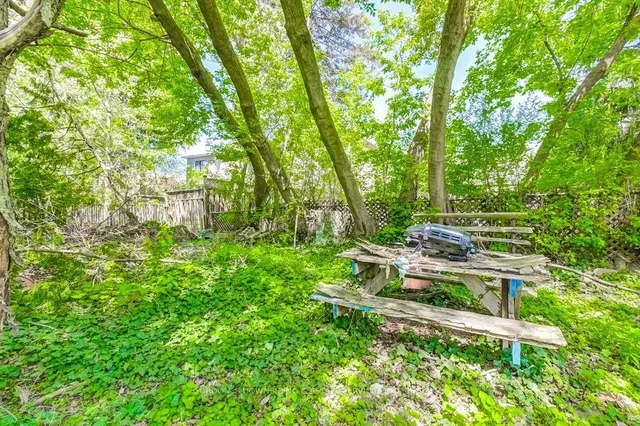 Additional image 36 of 178 Burndale Ave