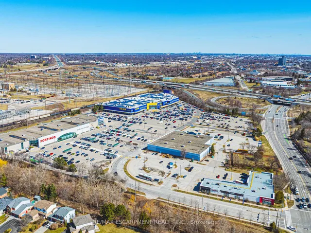 Additional image 31 of 975 WARWICK Crt Unit 706