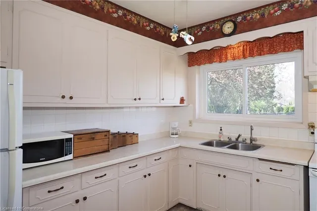 Additional image 21 of 14 Secord Ave