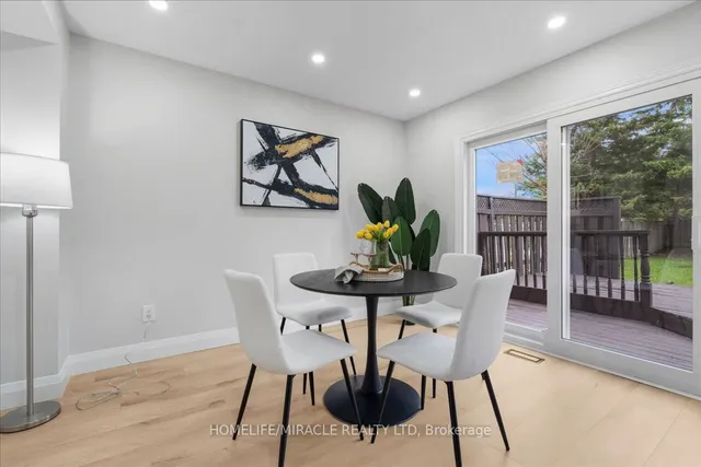 Additional image 9 of 102 Northmanor Cres