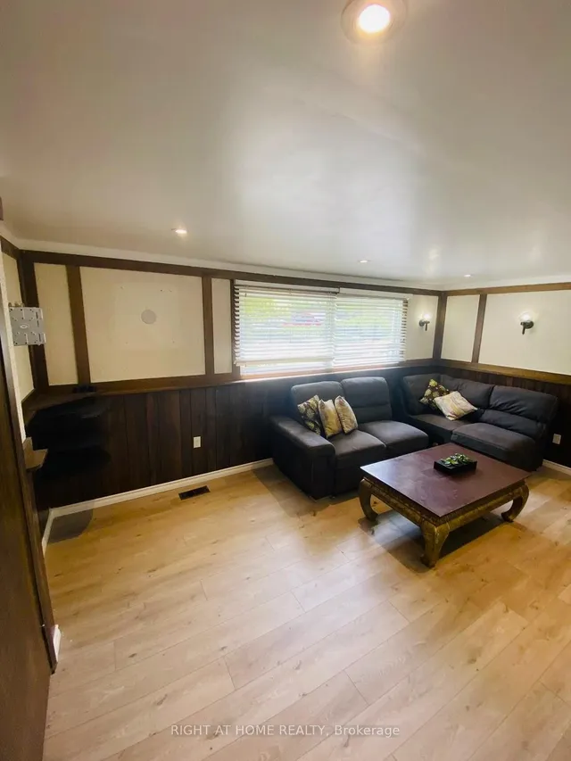 Additional image 37 of 72 Underhill Cres