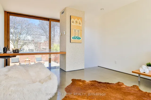 Additional image 34 of 694 Richmond St