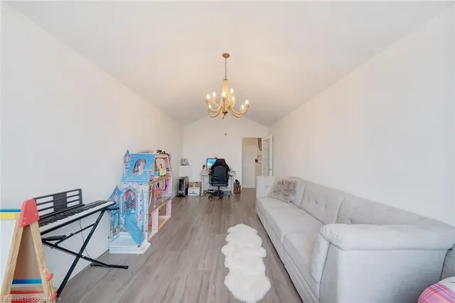 Additional image 18 of 37 Dalegrove Cres