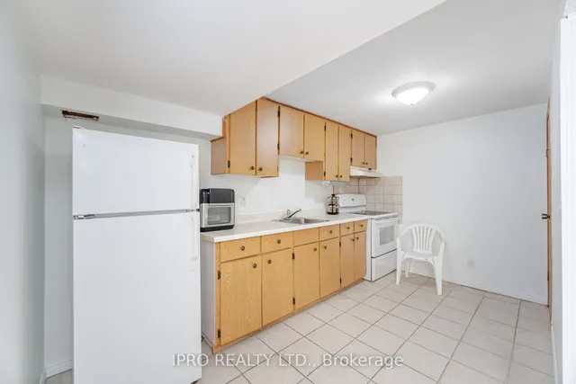 Additional image 31 of 738 Greycedar Cres