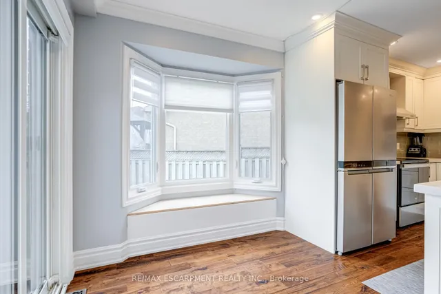 Additional image 19 of 7 Magenta Crt